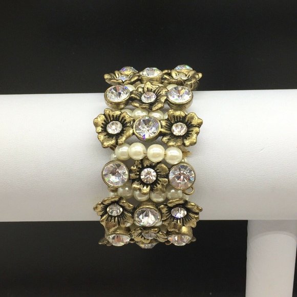 Jewelry - Faux Pearl Stretch Bracelet Rhinestone Flower